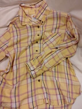 C & C California Perfect Yellow Lightweight Easy Button Down Size L